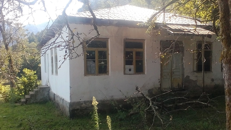 ქედა, სოფელი ნამლისევი, შენობა, რომლის ერთ ოთახში მედპუნქტი ფუნქციონირებს