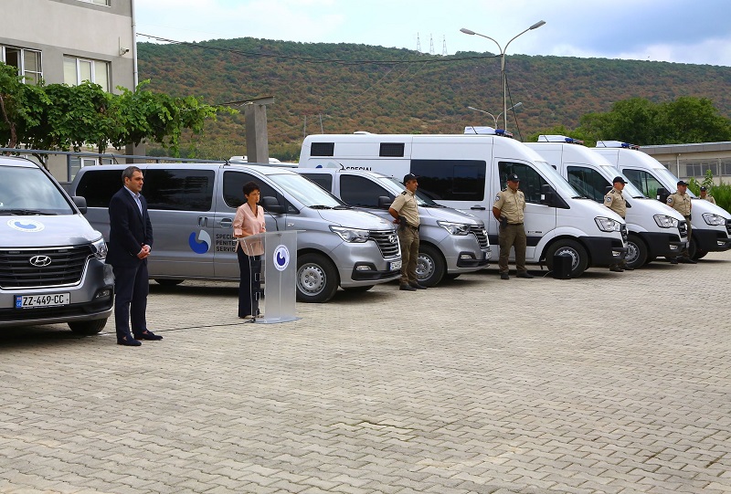 პატიმრების სასამართლოში გადასაყვანად 29 ახალი ავტომანქანა იყიდეს