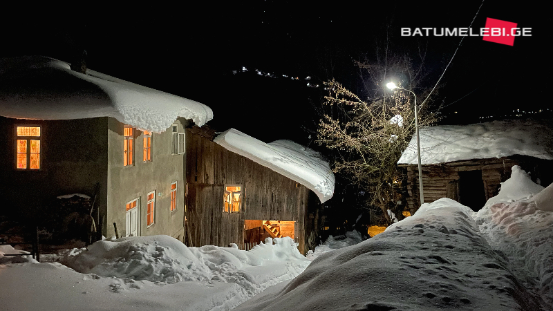 Снежная ночь в горном селе Аджарии — Фоторепортаж