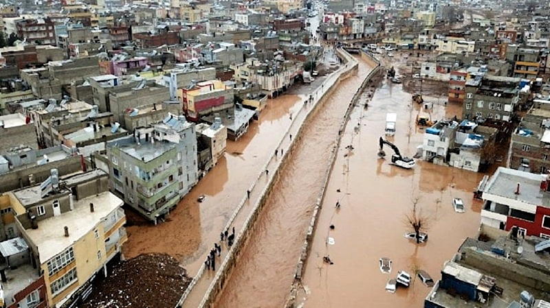 წყალდიდობის შედეგად 15 ადამიანი დაიღუპა თურქეთში – ბოლო ცნობები