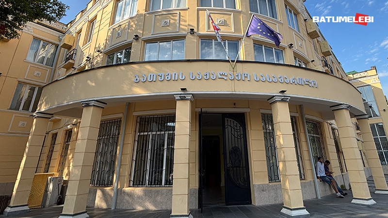 „მე განრიდებას ვცდილობდი, მაგრამ არჩილმა თმებში მომკიდა ხელი – 19 წლის მკვლელობის მცდელობაში ბრალდებული