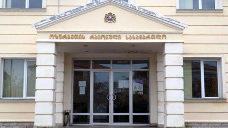 ოზურგეთის სასამართლო შარშან მიღებულ განაჩენს პატიმარს ახლაც არ აბარებს